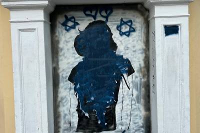 Anne Frank-maleri i Bergen ødelagt: – Veldig leit
